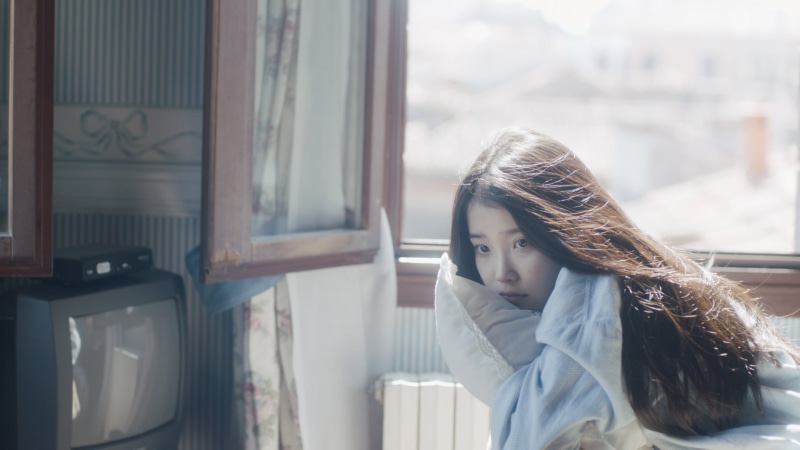 women, hairstyle, headshot, winter, front view, beautiful woman, oriental, leisure activity, music, long hair, contemplation, day, looking, asian, pop