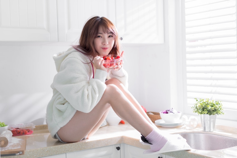 lifestyles, hairstyle, domestic room, beautiful woman, one person, flowering plant, indoors, sitting, young adult, happiness, portrait, Asian, smiling