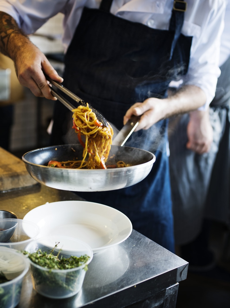 tasty, one person, men, human body part, lunch, noodles, human hand, cooked, public domain images, hand, occupation, serving, cooking, 4K, food, holding