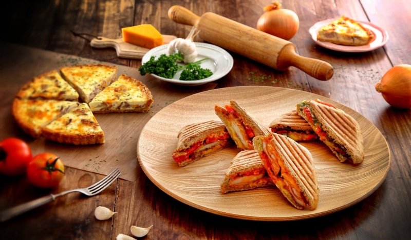 indoors, eating utensil, herb, tramezzini, freshness, onion, vegetable, snack, close-up, Garlic, bread, no people, table, sandwiches, food, plate, spoon