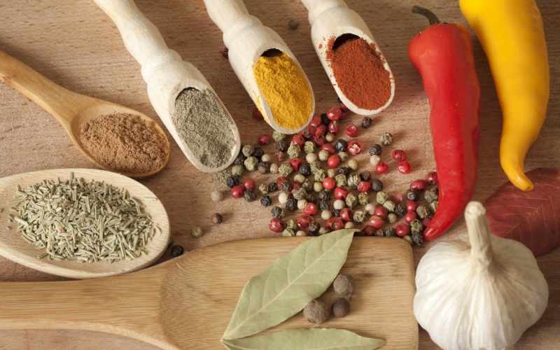spoon, 2K, choice, wooden spoon, high angle view, ground - Culinary, table, kitchen utensil, still life, ingredient, garlic, plant, cooking, red, cardamom