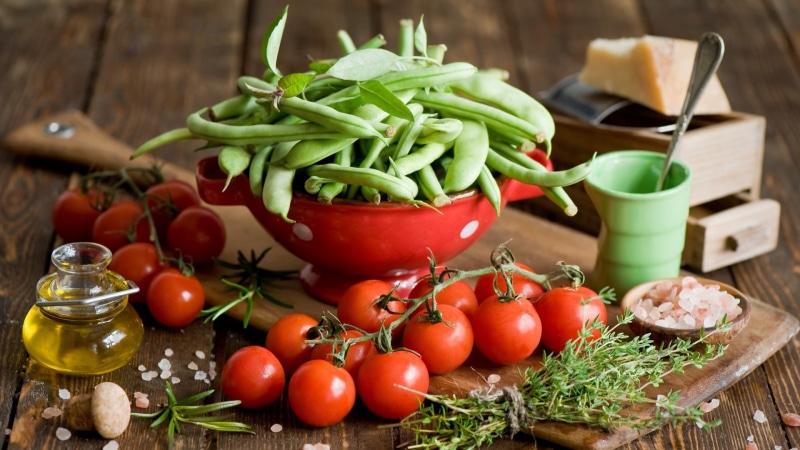 fruit, close-up, vegetables, food, indoors, wellbeing, still life, 1080P, no people, tomatoes, green color, ingredient, tomato, red, large group of objects