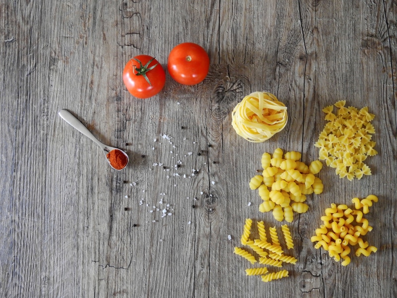 cherry tomato, nutrition, kitchen, large group of objects, vegetable, pasta, dine, table, eat, paprika, freshness, meal, pepper, variation, salt, food