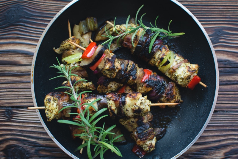 food and drink, plate, skewer, crockery, 4K, healthy eating, Chicken, wood - Material, cooked, table, barbecue, high angle view, grilled, wellbeing, vegetable