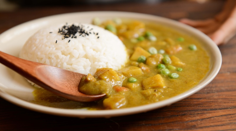 wood - material, freshness, spoon, plate, cuisine, close-up, indoors, indian food, nutrition, 5K, cooking, dinner, epicure, spice, meal, wellbeing, curry
