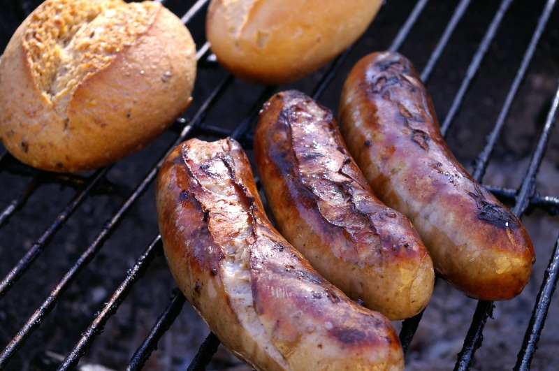 eat, breads, food, focus on foreground, wellbeing, preparing food, barbecue grill, party, white meat, dinner, sauges, freshness, garden, barbecue, roasted