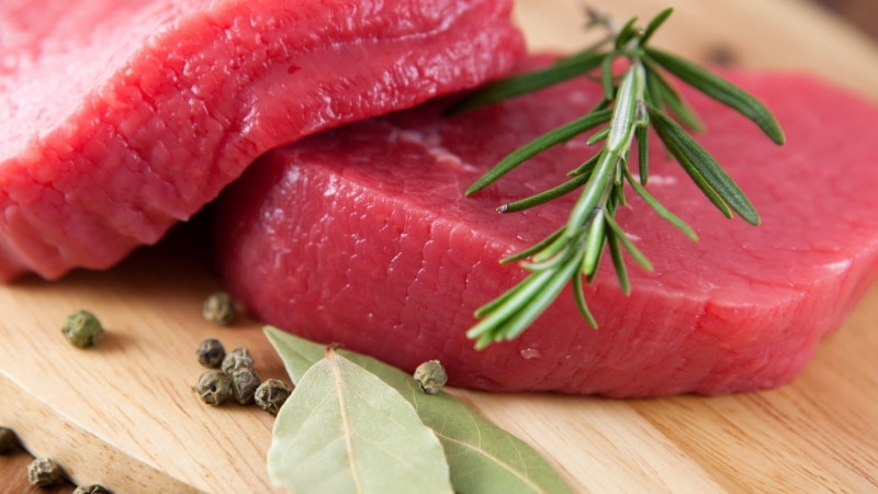 beef, table, fruit, cooking, herb, raw, nature, preparation, herbs, garlic, slice, indoors, freshness, steak, pepper - Seasoning, meal, dinner, seasoning
