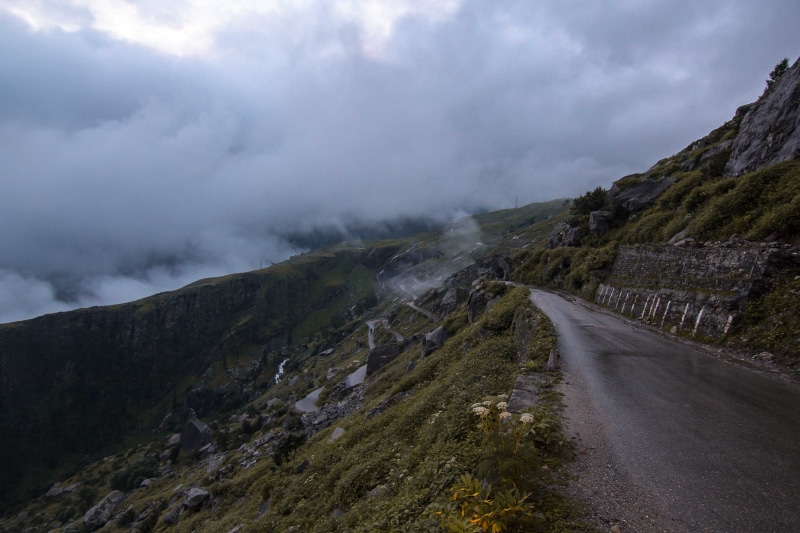 beauty in nature, environment, the way forward, transportation, direction, road, nature, manali, scenics - nature, rohtang pass, mountains, outdoors, fog