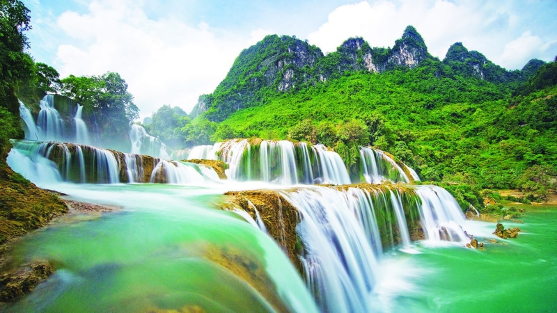 river, falls, karst, located, china, specifically, n, county, waterfalls, mountains, two, border, common, 1080P, along, daxin, ban, vietnam, detian, s