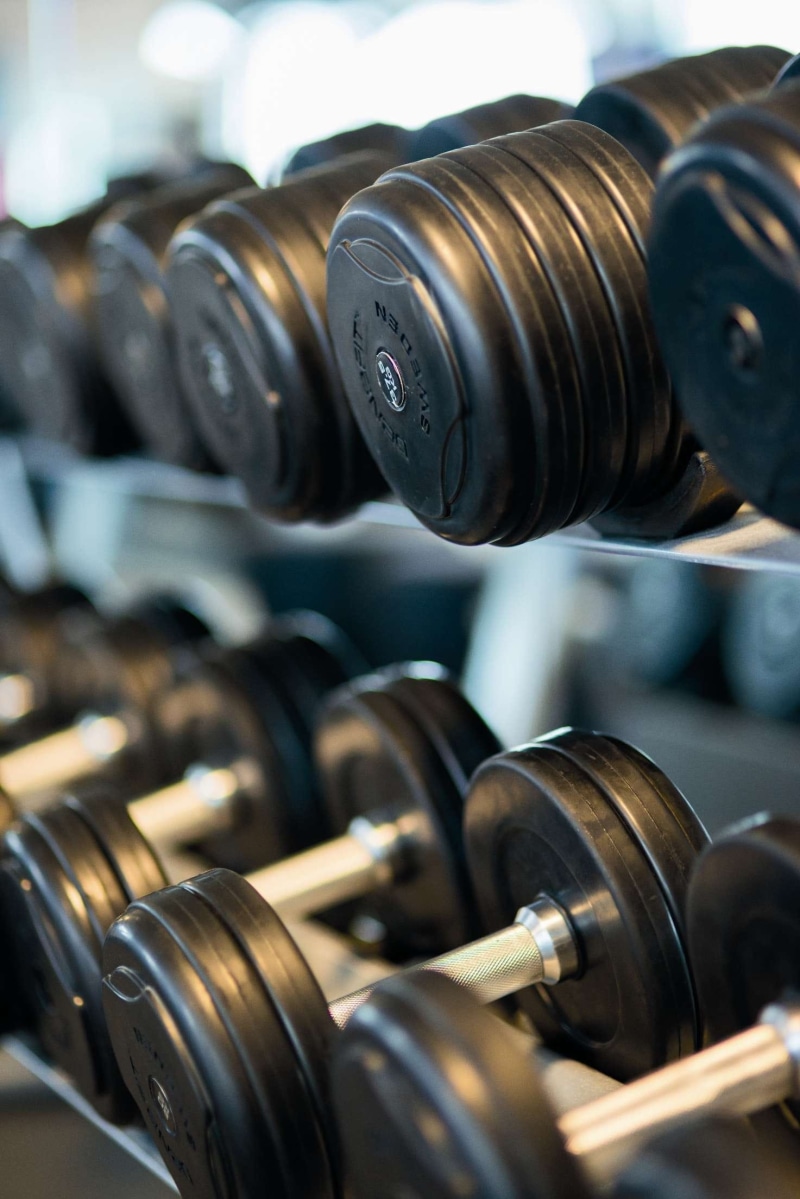 exercise equipment, selective focus, 1080P, health, lot, focus on foreground, sports training, weight training, dumbbells, sport, black, weights, equipment