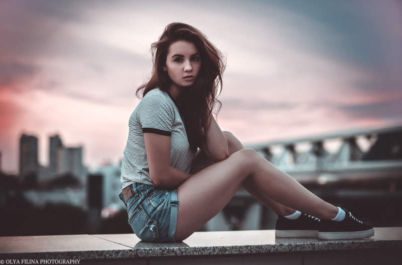 jean, hot, gray, s, black, neck, outfit, 720P, crew, blue, pair, shirt, woman, sitting, women, pants, portrait, shoes, jean shorts, city, shorts