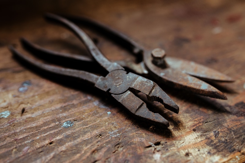workshop, tool, old-fashioned, diy, repair, shed, selective focus, no people, wood - Material, steel, close-up, rusty, bolts, hand tool, day, still life