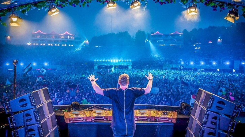 waist up, night, arts culture and entertainment, fan - enthusiast, t, concert, shirt, DJ, Hardwell, event, men, stage - performance space, human limb, black