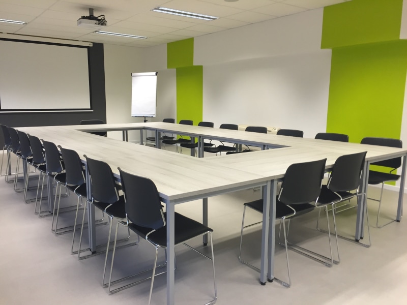 empty, corporate business, desk, home interior, beige, meeting, architecture, inter-ion, ceiling, education, furniture, wooden, chair, classroom, school