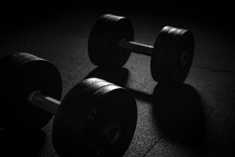 muscular build, dark, muscles, black, dumbbell, dumbbels, indoors, vitality, sports training, power sports, barbell, weight training, gavel, heavy, 4K