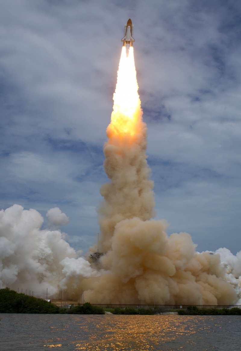 sky, water, shuttle, mission, orbit, body, taking, near, aerospace industry, white, pollution, taking off, transportation, outdoors, blast off, reflection