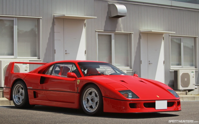 motor vehicle, vintage car, wealth, red cars, shiny, transportation, vehicle, building exterior, sports car, stationary, Ferrari F40, city, built structure