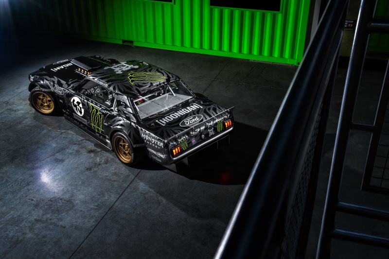 Ken, Hoonicorn, close-up, mode of transportation, toy, retro styled, day, Monster, 5K, land vehicle, SEVEN, architecture, Top, indoors, Front, Energy