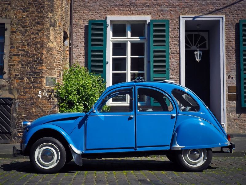 4K, brown, motor vehicle, no people, france, window, old car, auto, old-fashioned, brick, car age, vehicle, deux chevaux vapeur, citroen, blue, city, architecture