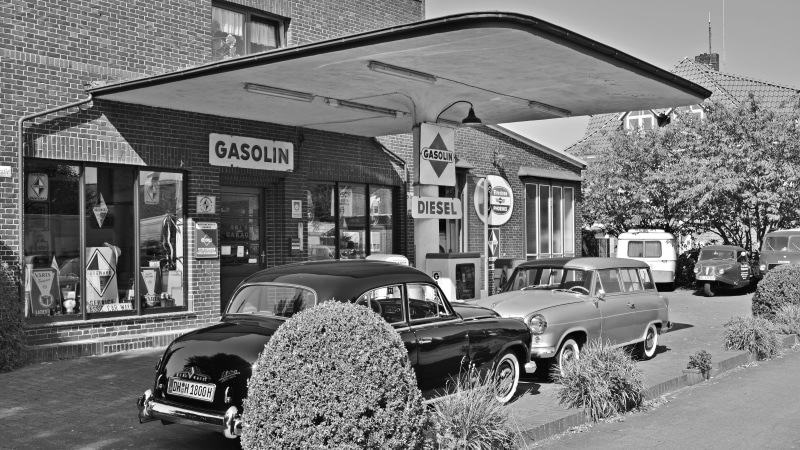 day, built Structure, building, transport, outdoors, street, incidental people, motor vehicle, Gas Station, city life, car, transportation, architecture