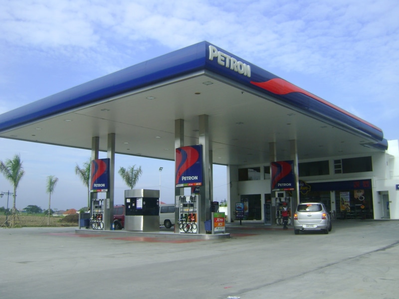 oil industry, 1080P, pump, built structure, business, gasoline, retail, filling, consumerism, fuel, motor vehicle, petron, cloud - sky, industry, store