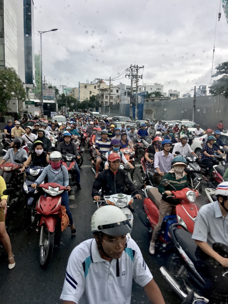 traffic jam, architecture, mode of transportation, uniform, city life, group of people, building exterior, men, land vehicle, lot, crowd, large group of people