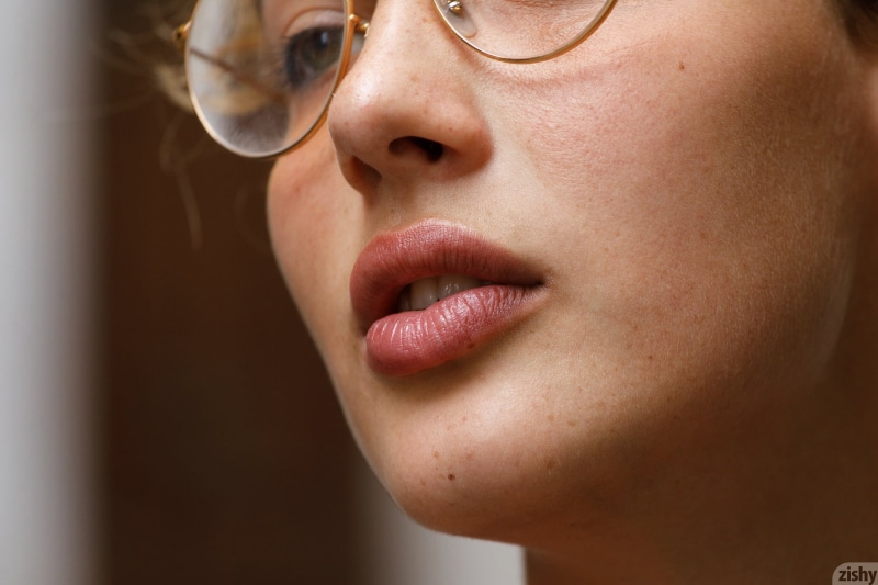 1080P, zishy, Sylvia Belotti, face, glasses, Italy