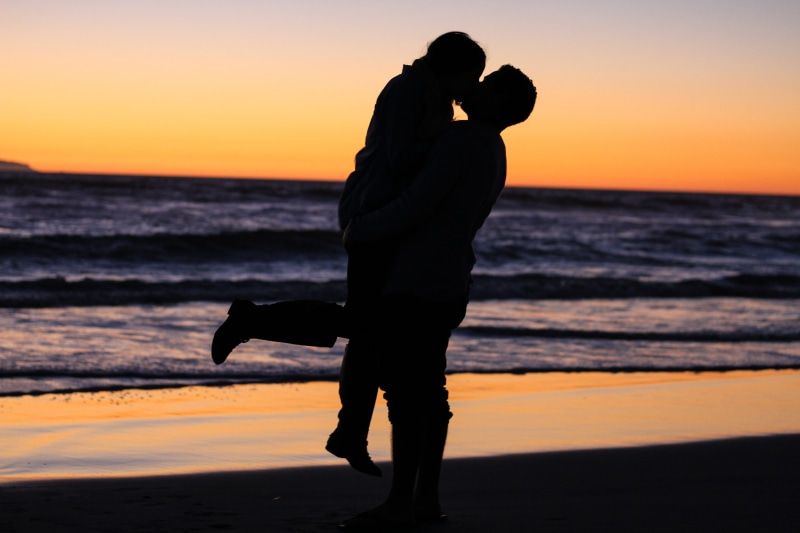 sea, females, romance, 5K, hug, back Lit, happiness, summer, outdoors, shore, dusk, vacations, males, photo, embrace, silhouette, family, lifestyles, couple