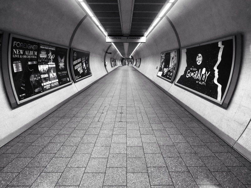 ceiling, footpath, london, 2K, curve, train station, station, passage, black and white, underground, tuble, train, tiled floor, symmetry, direction, flooring