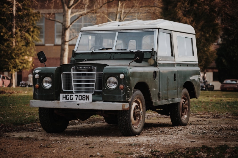focus on foreground, autumnal colours, nature, city, day, off-road vehicle, stationary, green land rover, land, building exterior, car, offroad, white