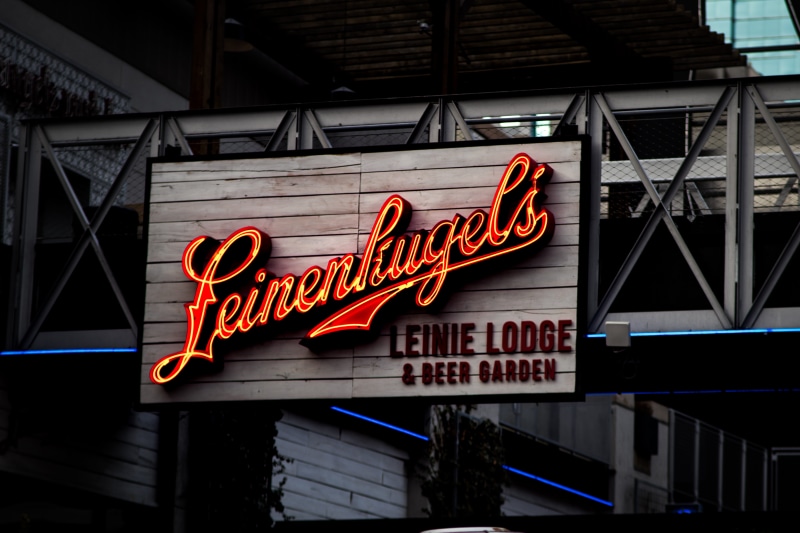 night time, lodge, neon sign, beer, capital letter, neon lights, promoting, bar, lighting equipment, red, building, orange color, commerce, leinie, neon