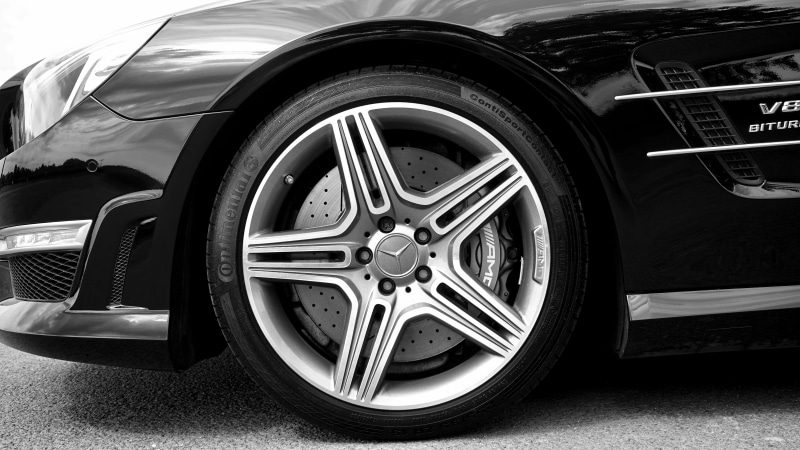 at the edge of, modern, wealth, spoke, design, auto, brushed, 5K, gray, display, automobile, chrome, alloy Wheel, bright, mode of transportation, silver