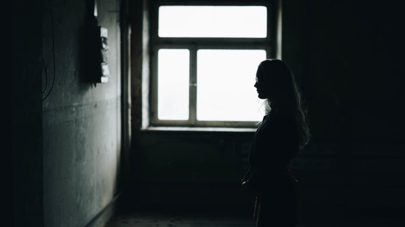 standing, 4K, silhouette, women, depression - sadness, alone, emotion, adult, window, young adult, looking, room, hairstyle, side view, beside, windowpane
