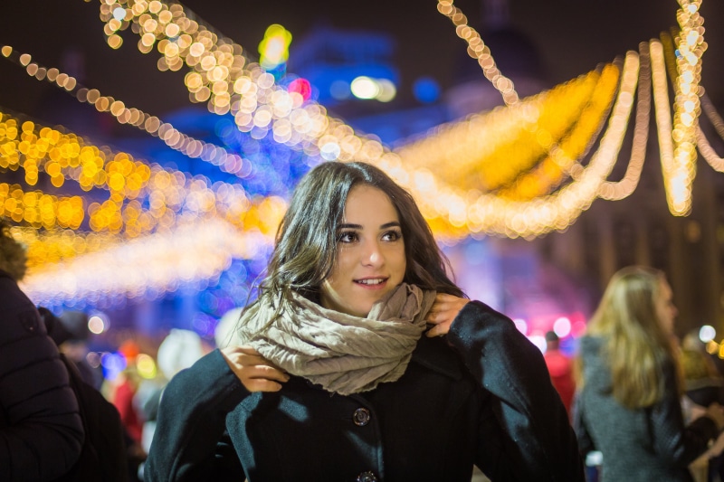 smiling, lighting Equipment, night, wearing, winter, hair, lights, in relation to, person, happiness, caucasian Ethnicity, young women, bokeh, 4K, black
