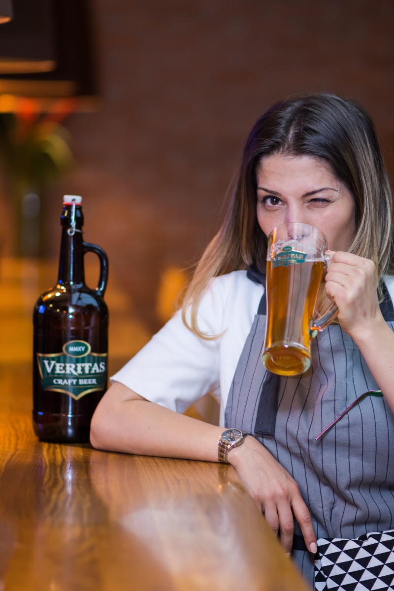 real people, brown, drink, beer - alcohol, beer, beer glass, portrait, bar, holding, woman, desk, female, alcohol, beside, women, front view, drinking glass