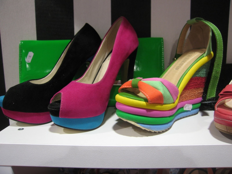 bare feet shoes, variation, table, multi colored, indoors, still life, close-up, retail, shoes, pair, menswear, arrangement, high heels, store, fashion