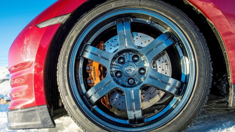 car, chrome, mechanic, close-up, wheel, day, tire, metal, auto repair shop, motor vehicle, land vehicle, Nissan, outdoors, geometric shape, circle, design