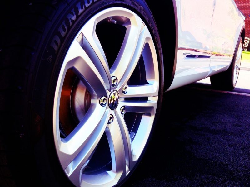 land vehicle, circle, selective, photography, geometric shape, volkswagen, side, tire, parked, outdoors, vehicle, shape, shiny, no people, vw, mode of transportation