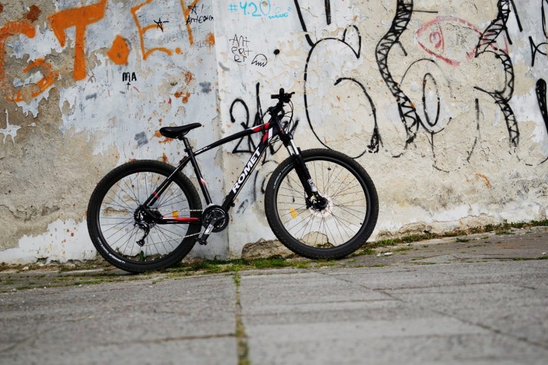 white, cycling, mountain bike, wheels, cross country, street, transportation, stationary, graffiti, estonia, bicycle, wheel, no people, land vehicle, 4K