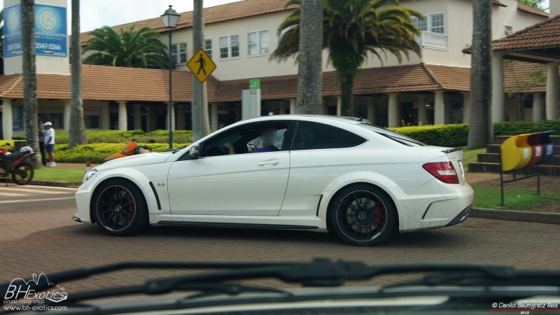 city, car, building exterior, building, parking, mode of transportation, tree, no people, architecture, outdoors, Mercedes-Benz C63 AMG, vintage car, motor vehicle