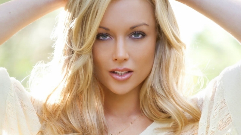 outdoors, arms up, long hair, face, hairstyle, young adult, blond hair, front view, s, beautiful woman, human face, young women, human hair, looking at camera