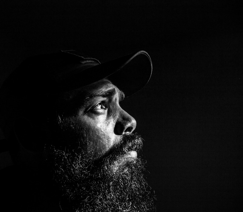 2K, looking away, beard, hat, head, black and white background, shot, black background, black, studio shot, young men, solitude, face, expression, guy