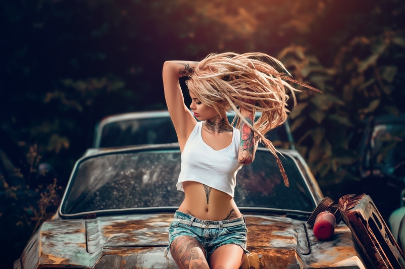 Lais Arena, blonde, girl, 1080P, model, dreds, tatoo, shorts