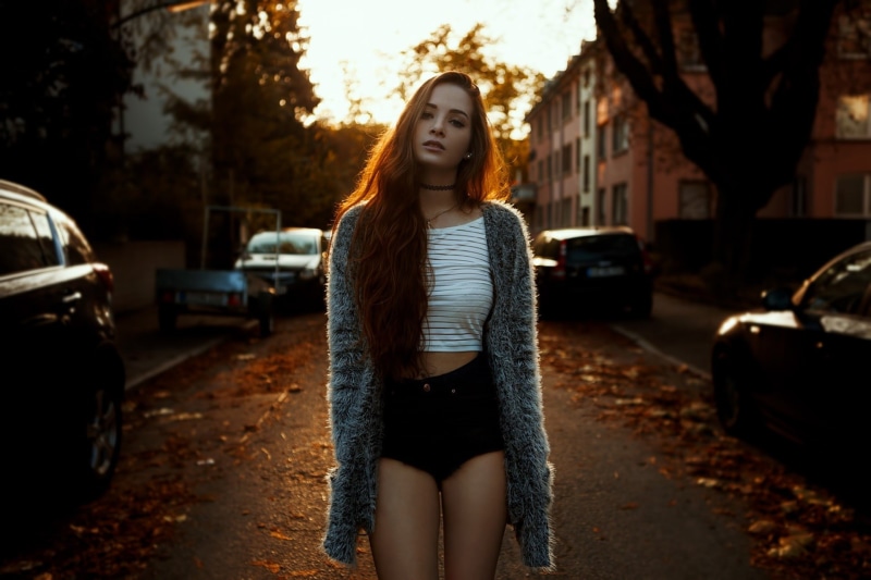 yellow, t-shirt, hairstyle, brown hair, machine, autumn, 1080P, on the street, beautiful, slim, shorts, the sun, leaves, home, road, makeup, figure, trees