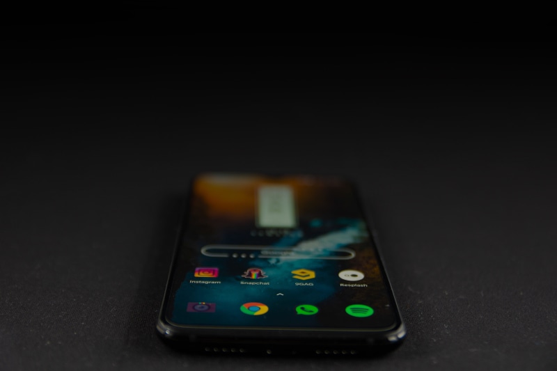 black, connection, still life, arts culture and entertainment, studio shot, lebhaft, display, amoled, mobile phone, illuminated, vivid, cell phone, colors