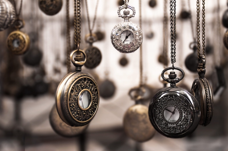 collection, precious, ornate, design, clock, silver, blur, pocket watch, pocket, close-up, photo, indoors, jewelry, accessory, gold, selective, antique