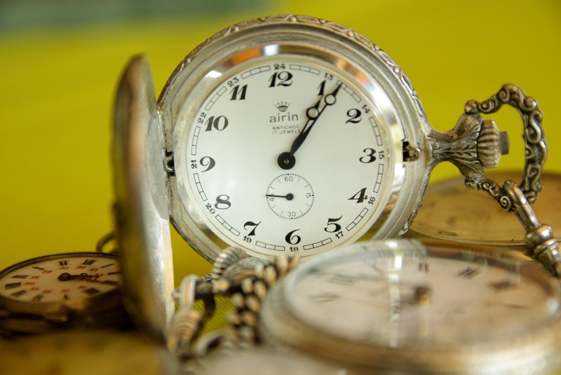 no people, geometric shape, watch, clock face, silver colored, technology, number, instrument of time, timepiece, gauge, colored, blur, antique, circle