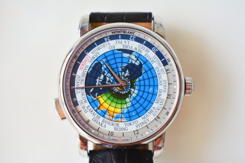 countdown, timepiece, round, analog, navigational compass, exploration, single object, silver, close-up, accuracy, minute, indoors, classic, navigation