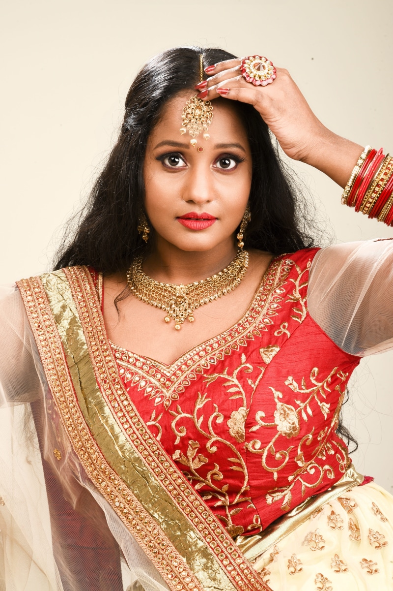 girl, sari, young women, woman, indian, indoors, bridal, asian, female, beautiful woman, jewelry, model, makeup, 4K, front view, hairstyle, adult, clothing