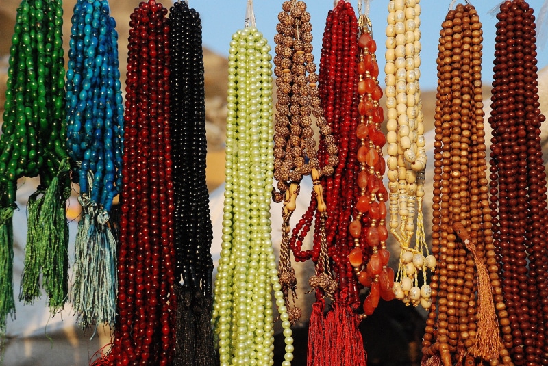 retail, design, shopping, food, gift, purchase, red, bangle, beads, retail display, glamour, customer, collection, large group of objects, variation, hanging